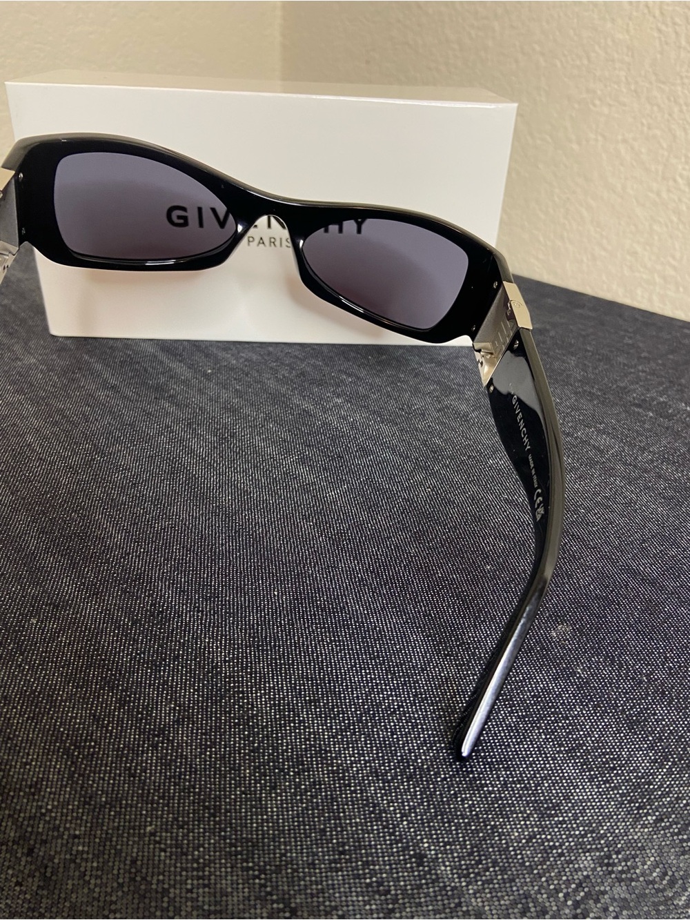 Givenchy Sunglasses - Picture 3 of 9